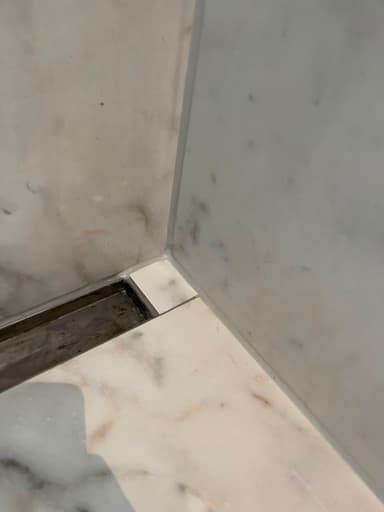 Renovatie voeg- en kitwerk badkamer met ligbad