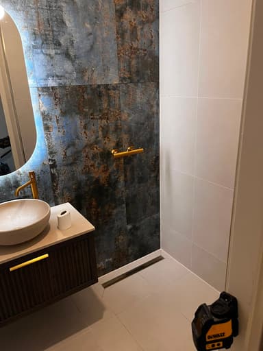 Complete badkamer opnieuw afkitten in Capelle aan den IJssel