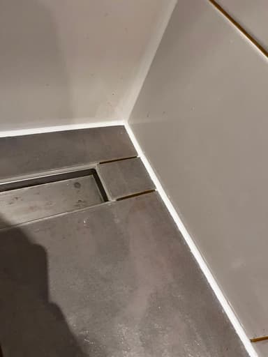 Vervangen kitwerk inloopdouche